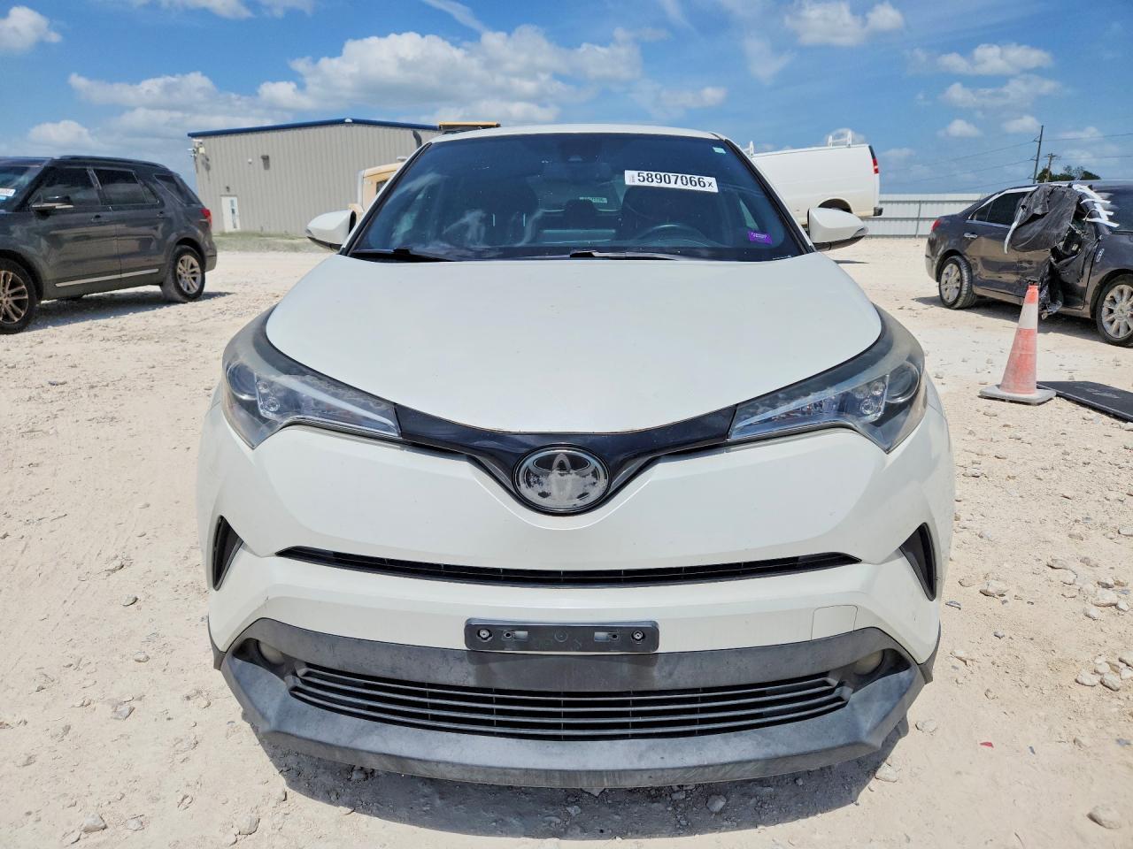 2018 Toyota C-Hr Xle Premium - Фото 5