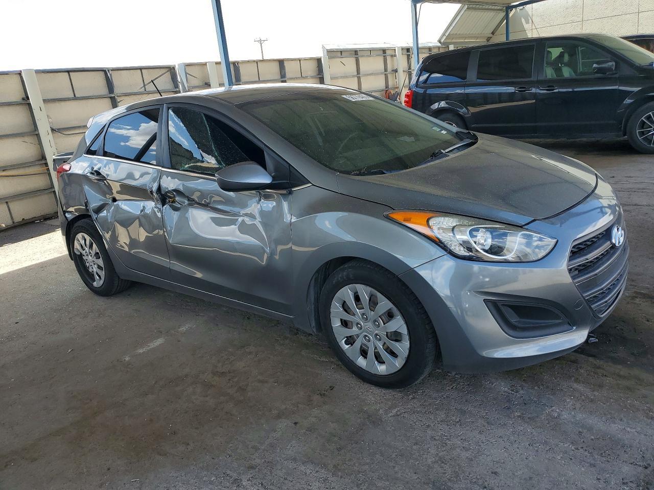 2017 Hyundai Elantra Gt Base - Image 4