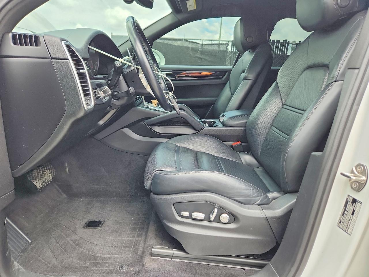 2021 Porsche Cayenne - Image 7