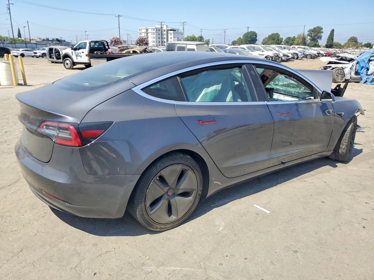 2018 Tesla Model 3 - Фото 3