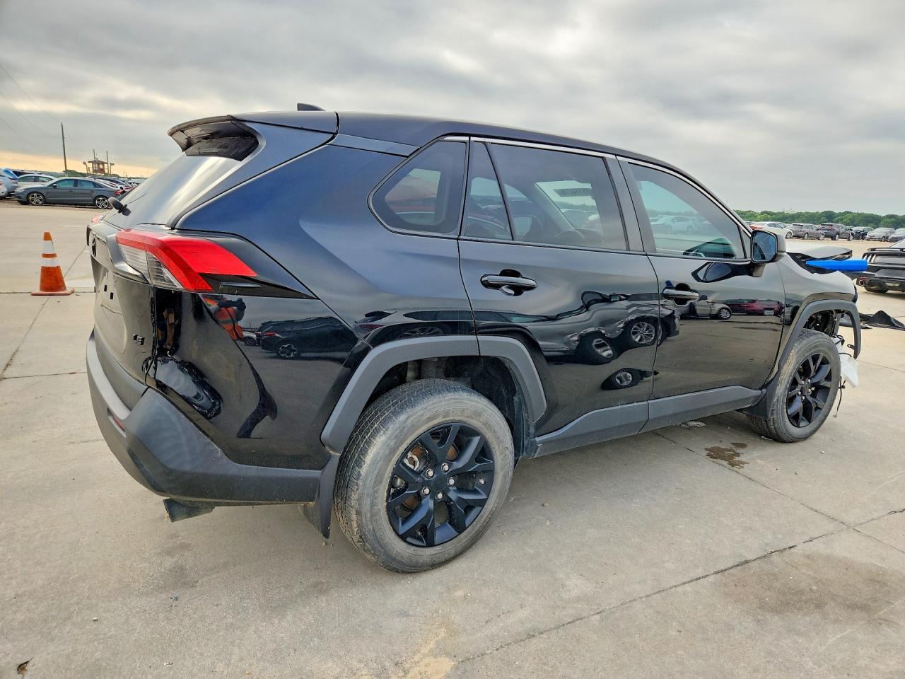 2022 Toyota Rav4 Le - Фото 3
