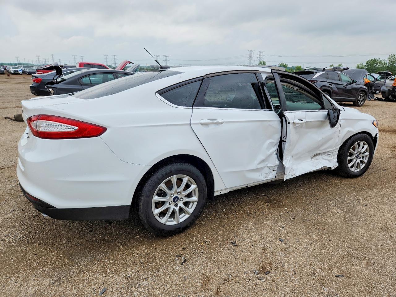 2016 Ford Fusion S - Фото 3