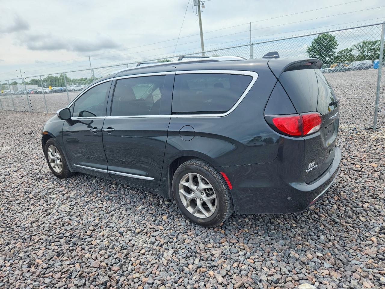 2019 Chrysler Pacifica Limited - Image 2