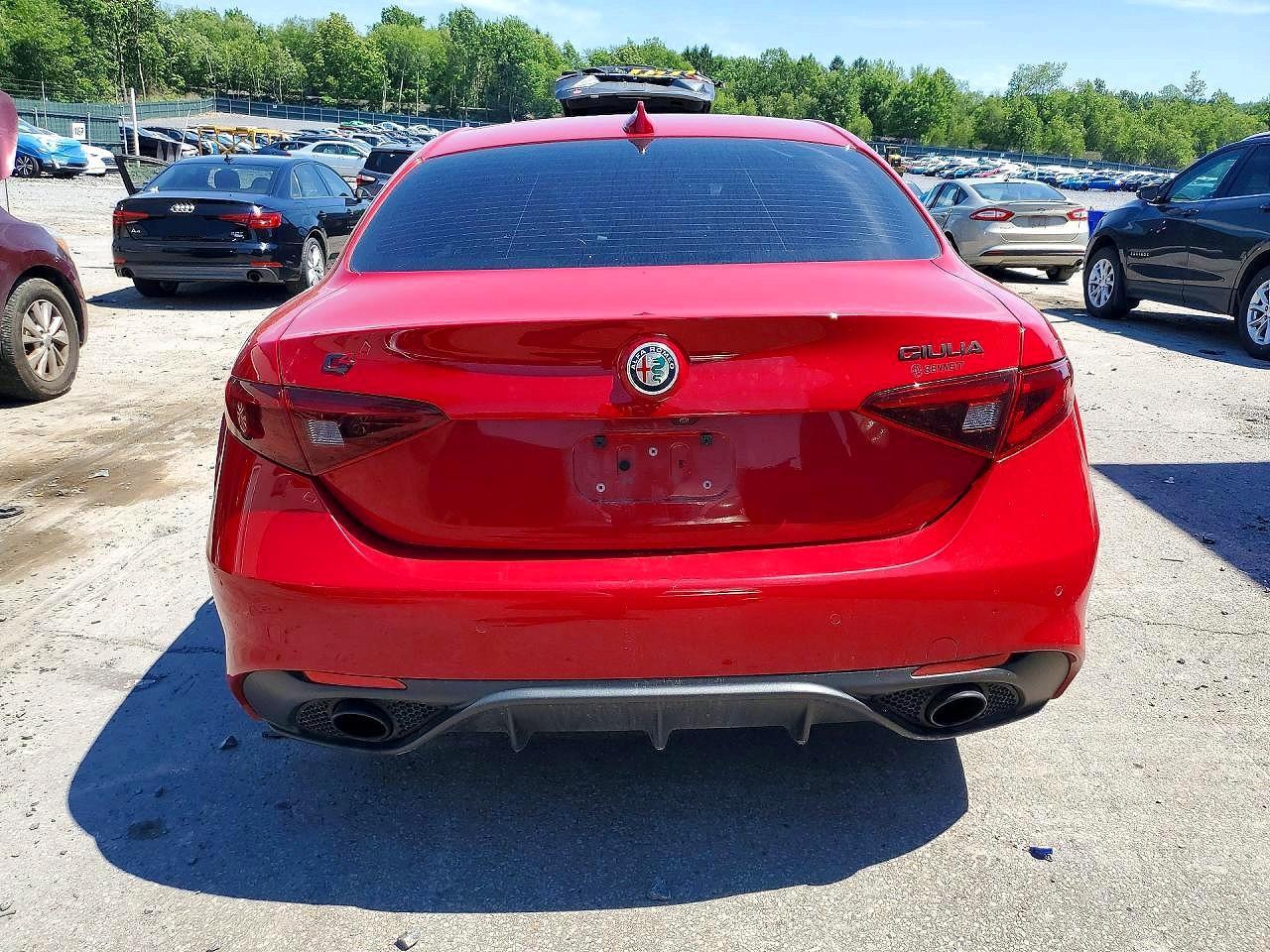 2019 Alfa Romeo Giulia - Image 6