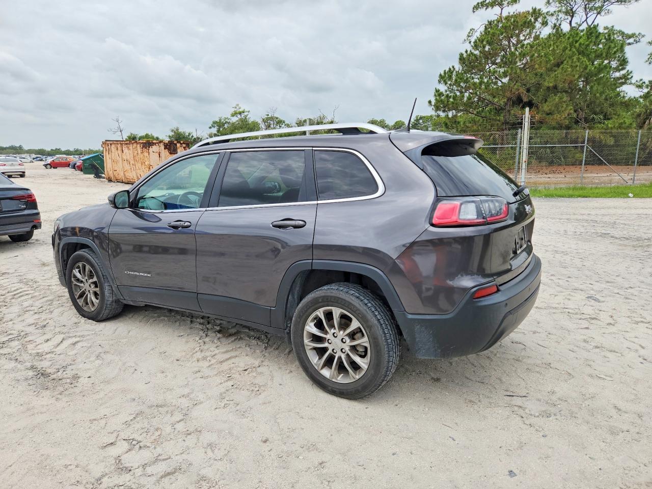2021 Jeep Cherokee Latitude Plus - Image 2