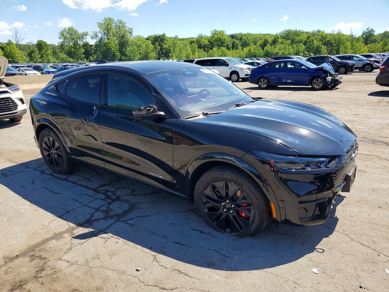 2025 Ford Mustang Mach-E Premium - Фото 4