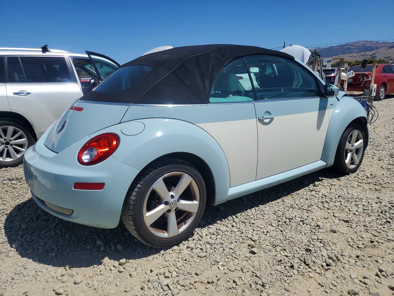 2010 Volkswagen New Beetle - Фото 3