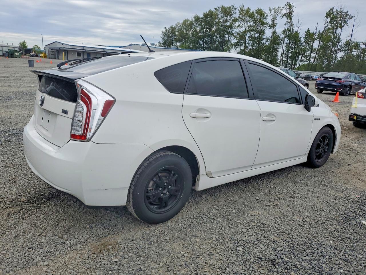 2014 Toyota Prius One - Image 3