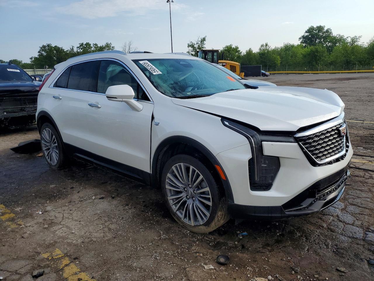 2024 Cadillac Xt4 Premium Luxury - Image 4