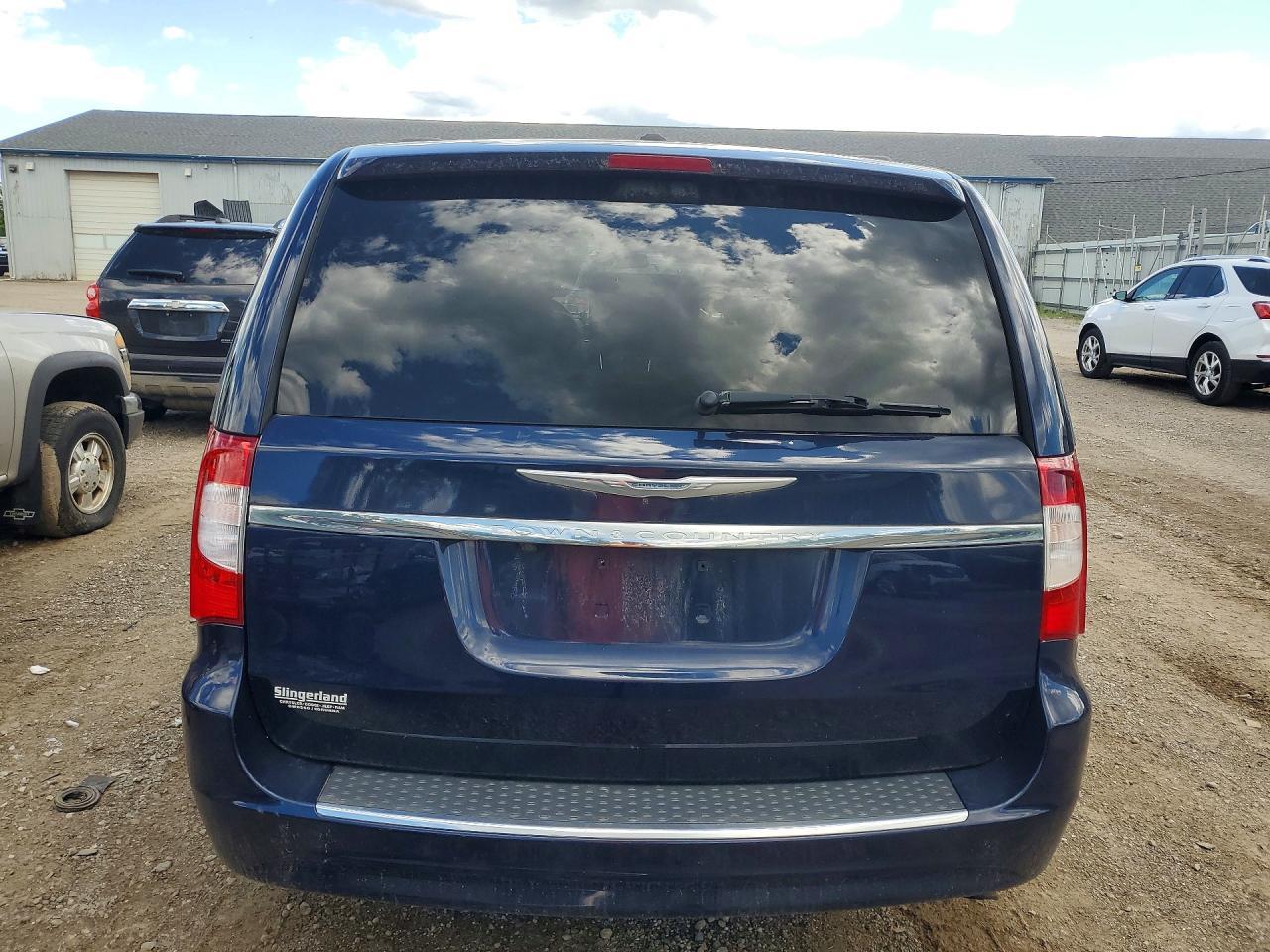 2016 Chrysler Town & Country Touring - Фото 6