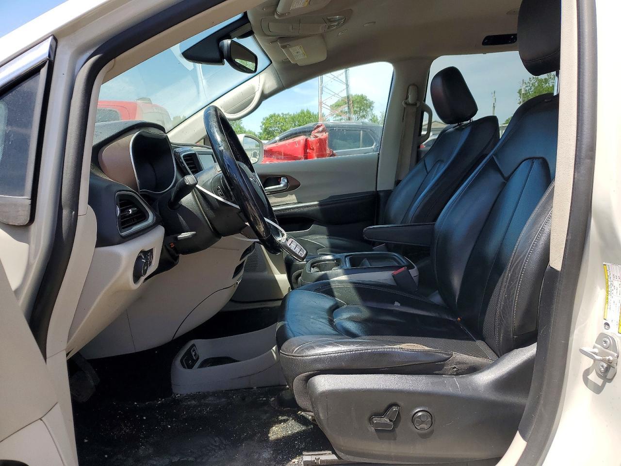 2019 Chrysler Pacifica Touring L - Image 7