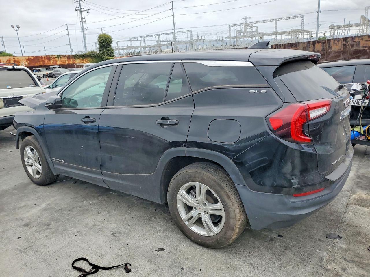 2024 GMC Terrain Sle - Image 2