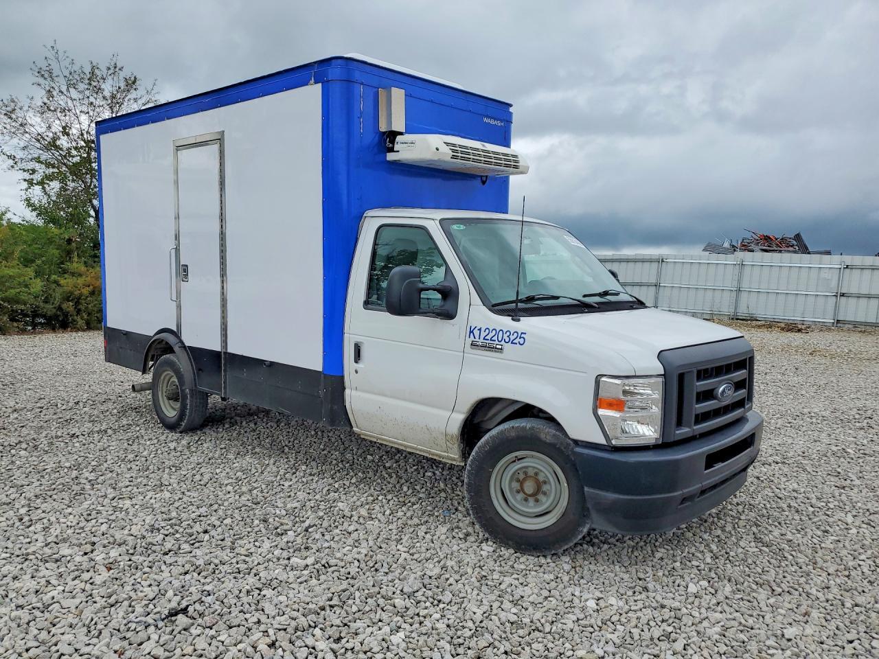 2023 Ford E350 Refrigerated Box Truck - Фото 4