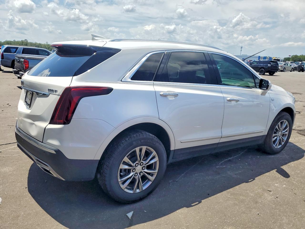 2022 Cadillac Xt5 Premium Luxury - Image 3