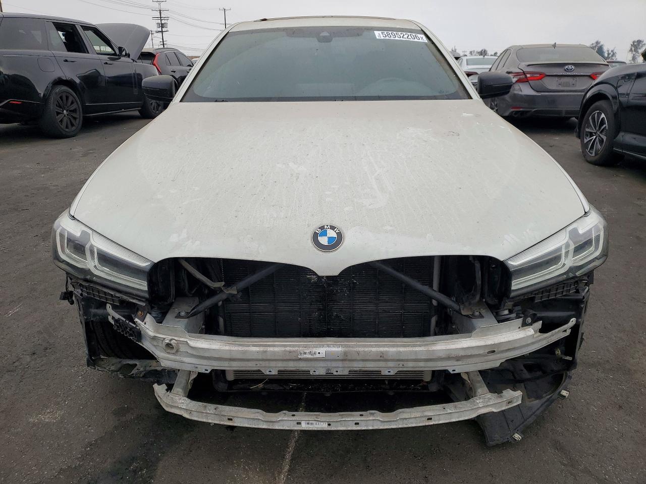 2021 BMW 530 I - Фото 5