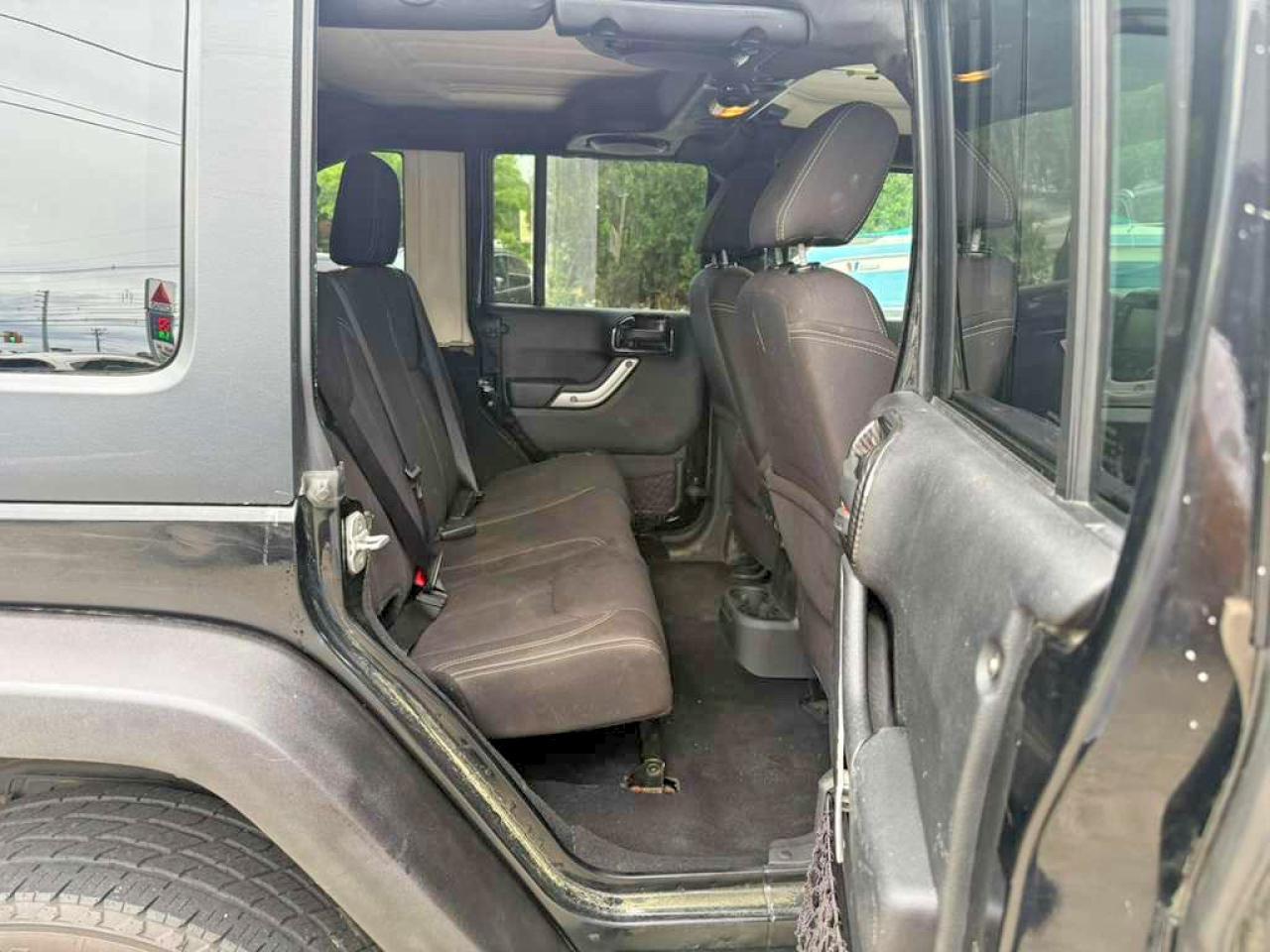 2013 Jeep Wrangler Unlimited Rubicon - Image 6