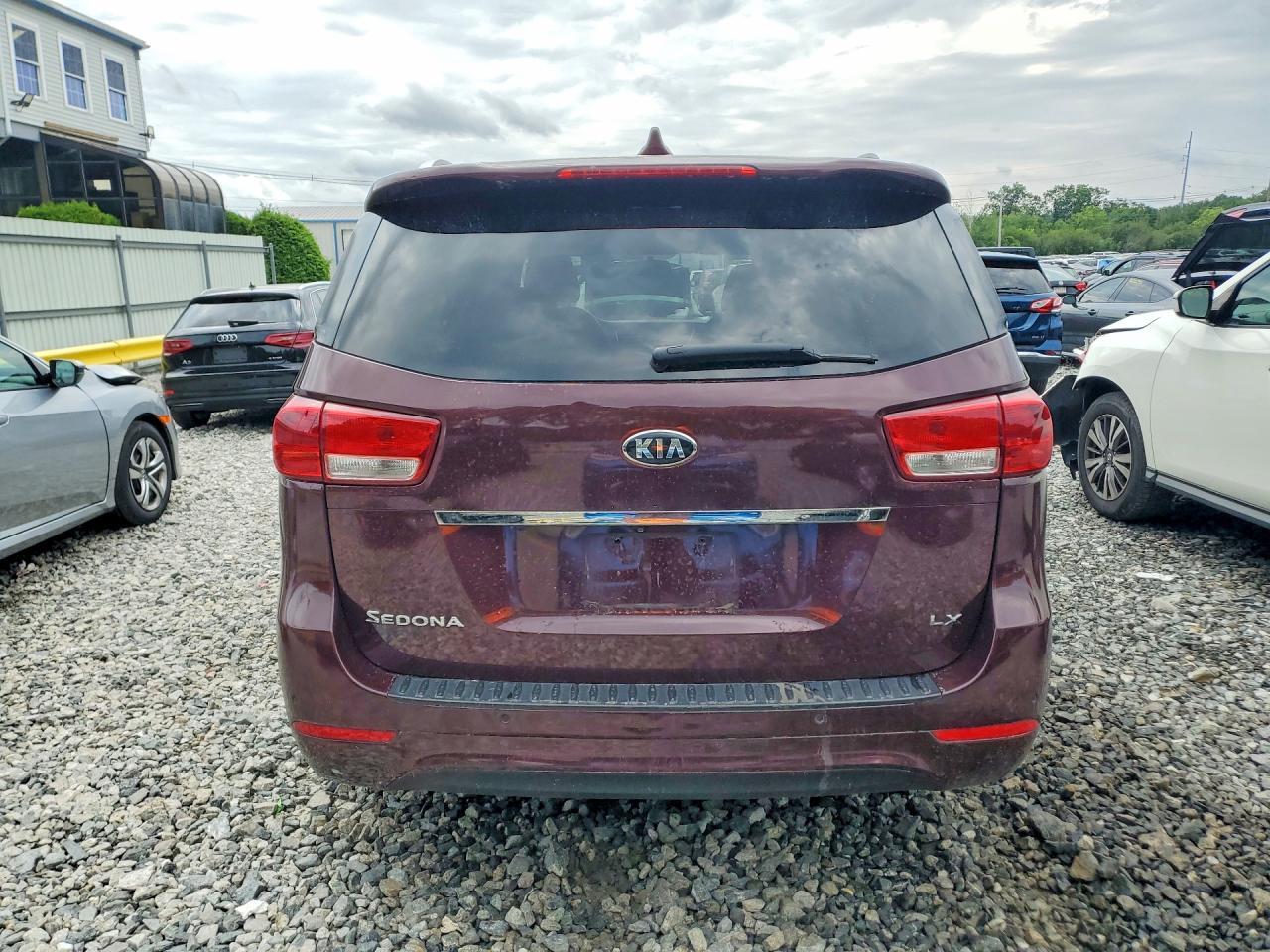 2015 Kia Sedona Lx - Image 6