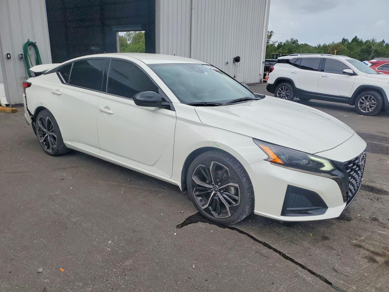 2023 Nissan Altima Sr - Image 4