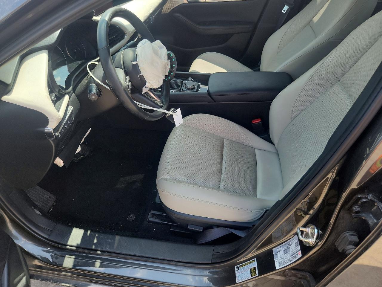 2023 Mazda 3 Premium Plus - Image 7