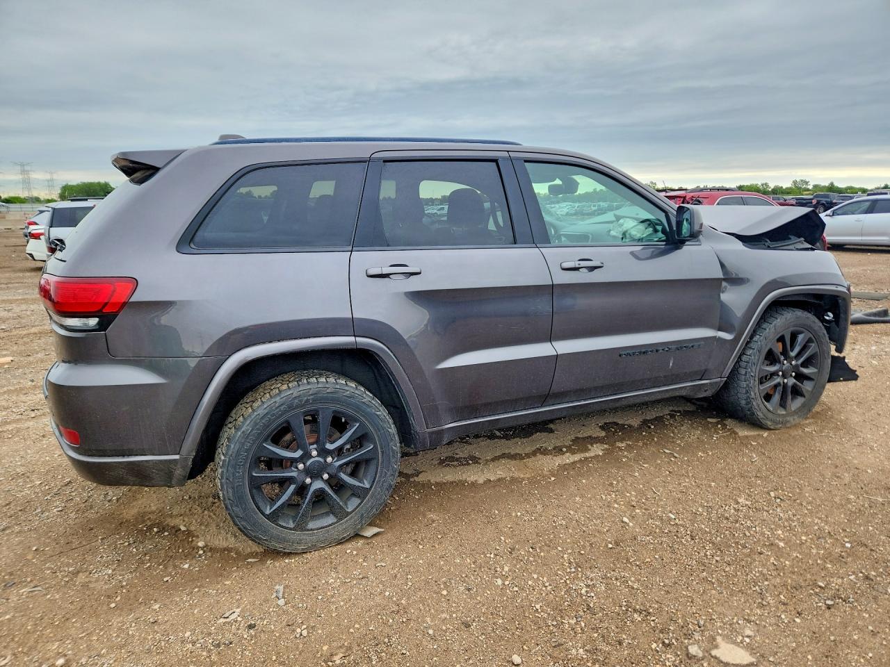 2019 Jeep Grand Cherokee Laredo - Image 3