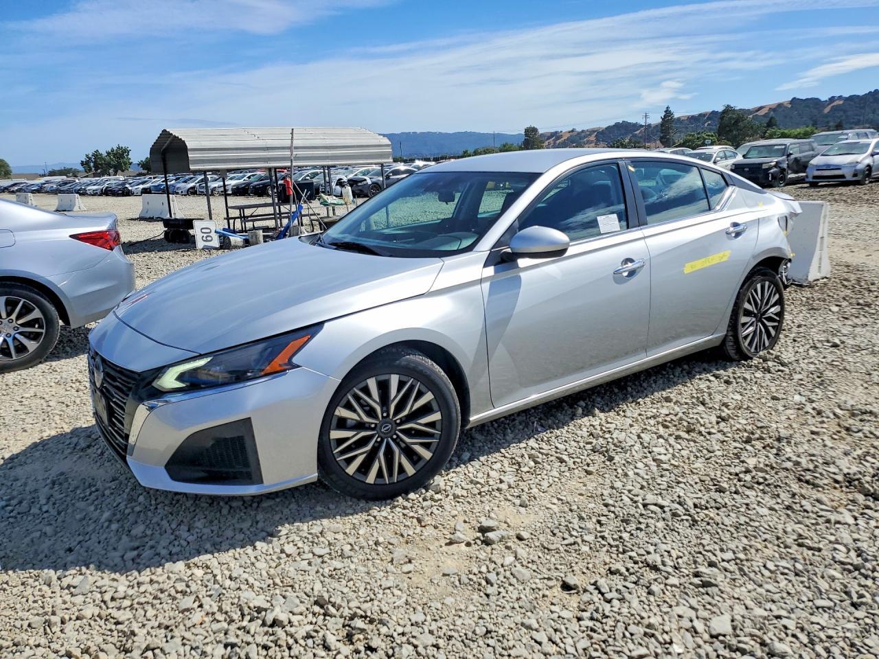 2023 Nissan Altima Sv