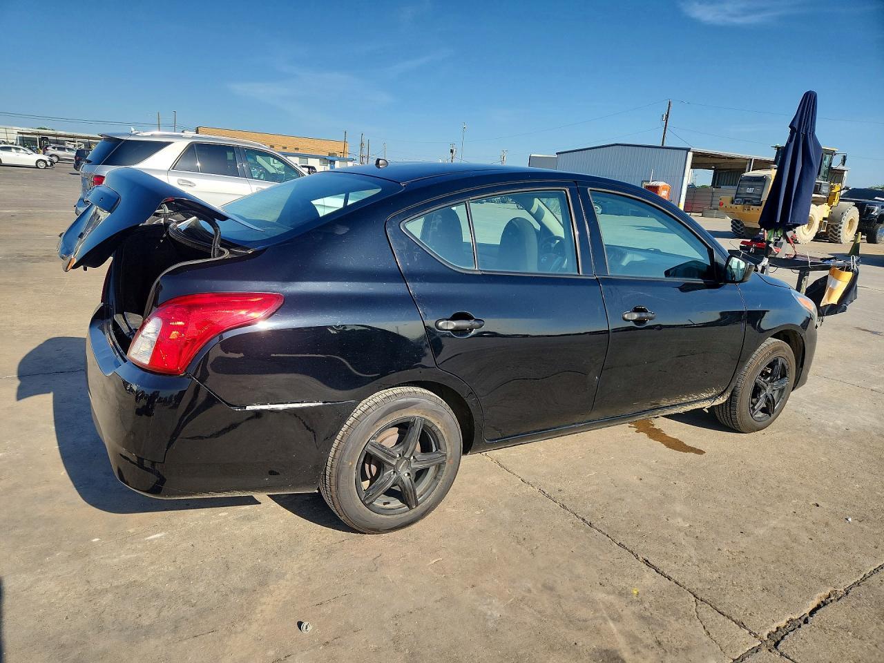 2017 Nissan Versa 1.6 S - Фото 3