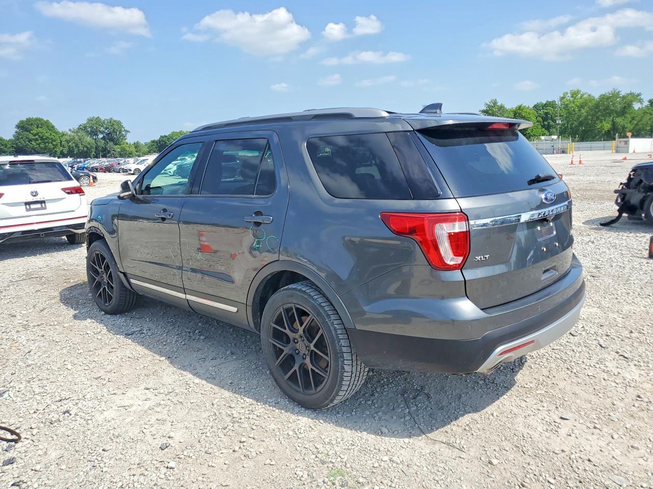 2016 Ford Explorer Xlt - Фото 2