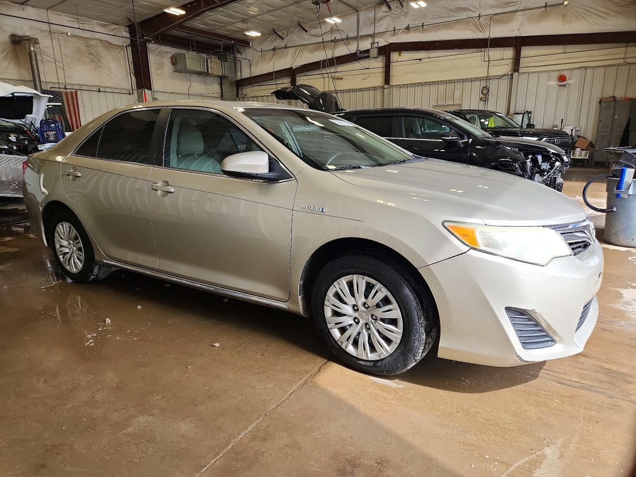 2014 Toyota Camry Hybrid Le - Фото 4