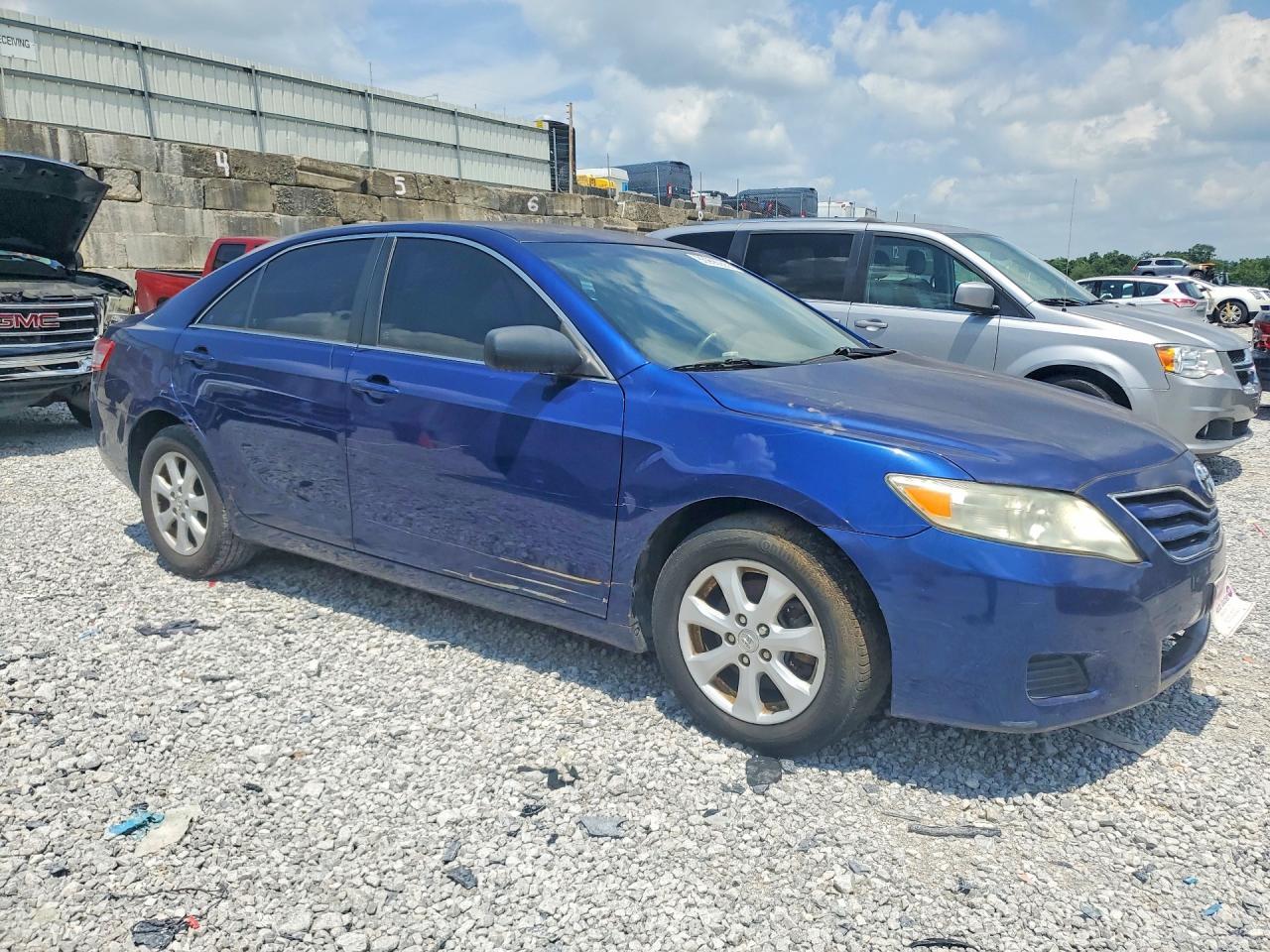 2011 Toyota Camry Le - Фото 4