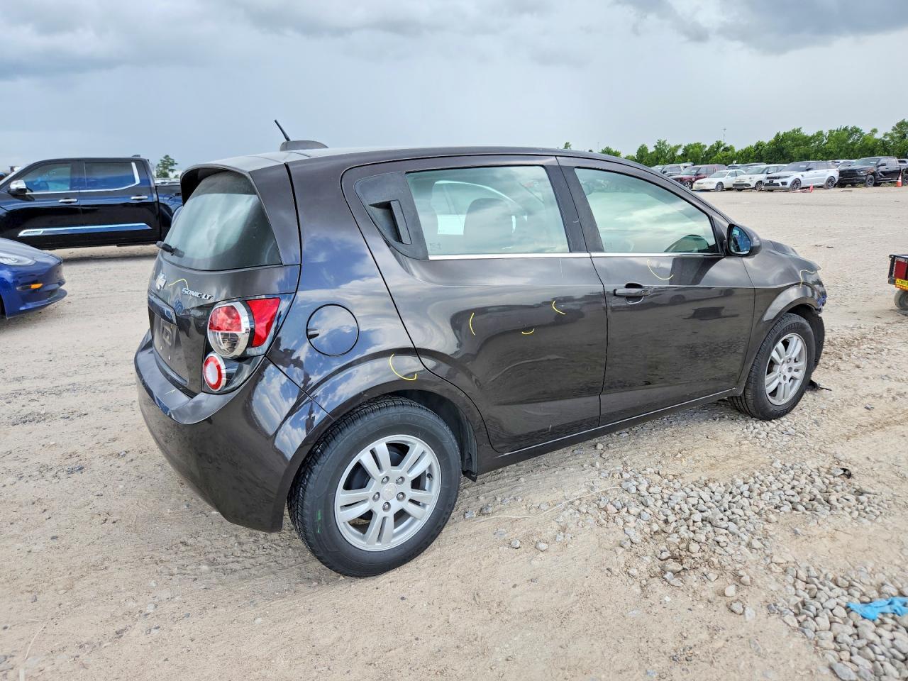 2016 Chevrolet Sonic Lt - Image 3