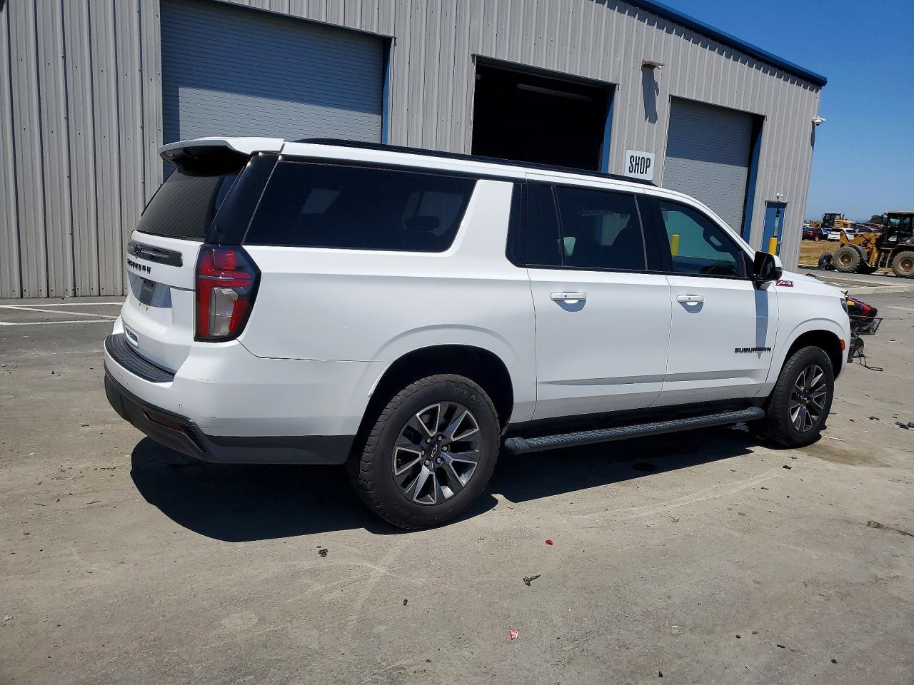 2021 Chevrolet Suburban K1500 Z71 - Image 3