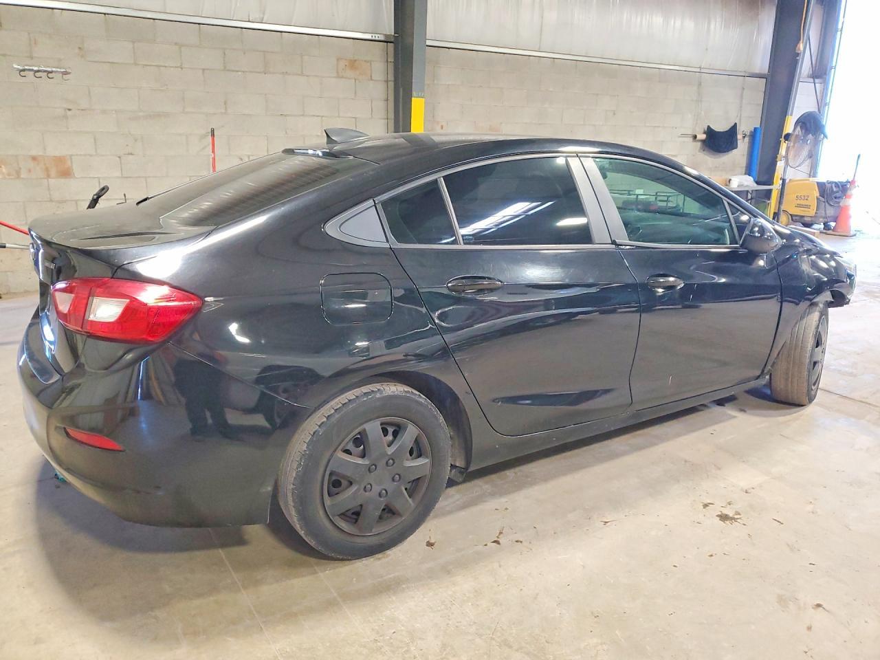 2019 Chevrolet Cruze Ls - Image 3