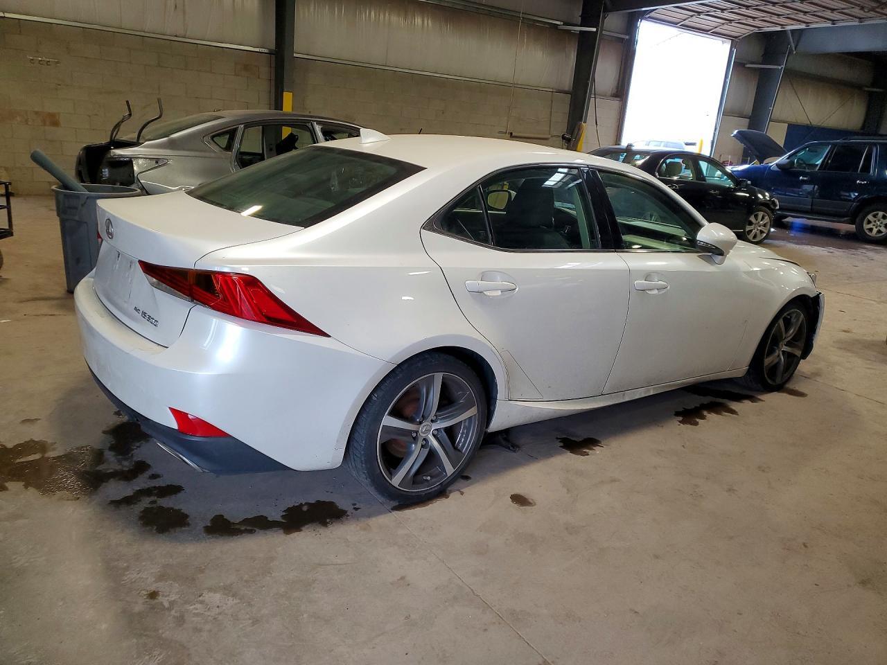 2017 Lexus Is 300 - Image 3