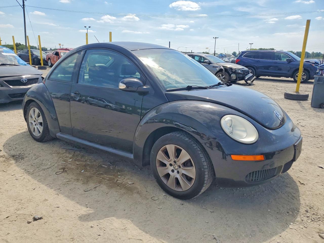 2008 Volkswagen Beetle - Image 4