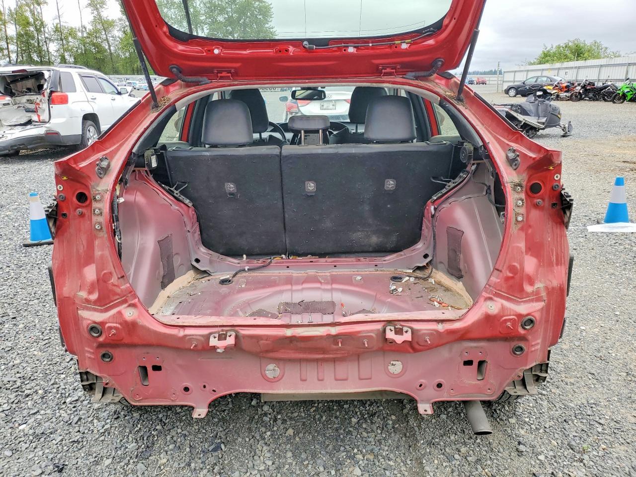 2020 Toyota Prius Limited - Image 6
