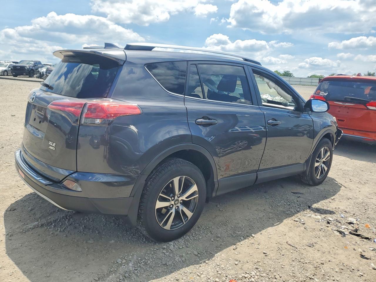 2018 Toyota Rav4 Xle - Image 3