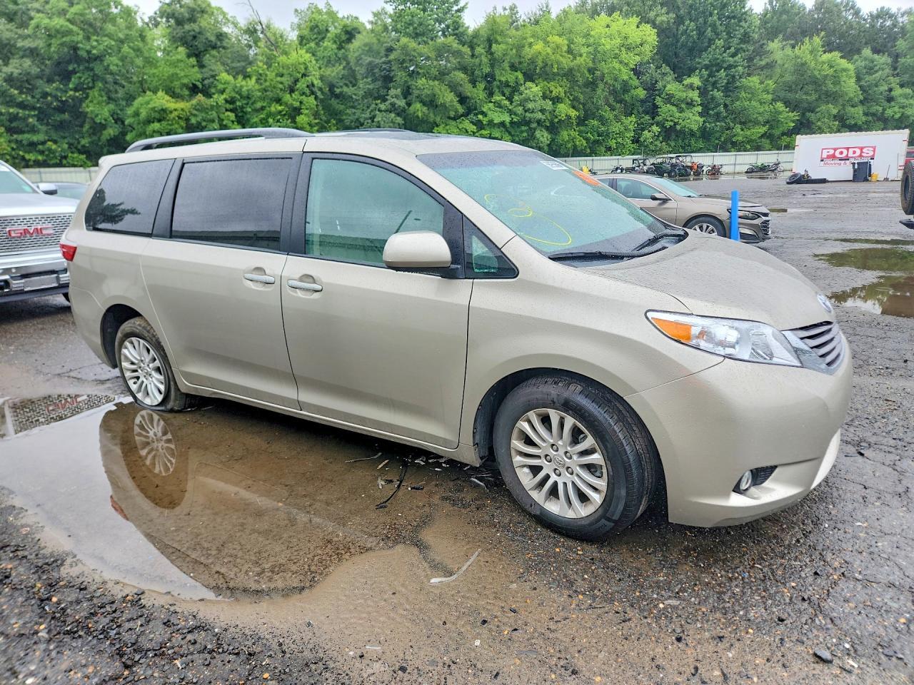 2015 Toyota Sienna Xle 8-Passenger - Image 4