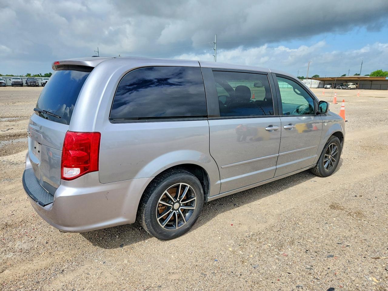 2014 Dodge Grand Caravan Sxt - Image 3