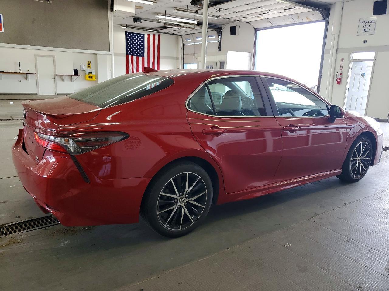 2021 Toyota Camry Se - Image 3