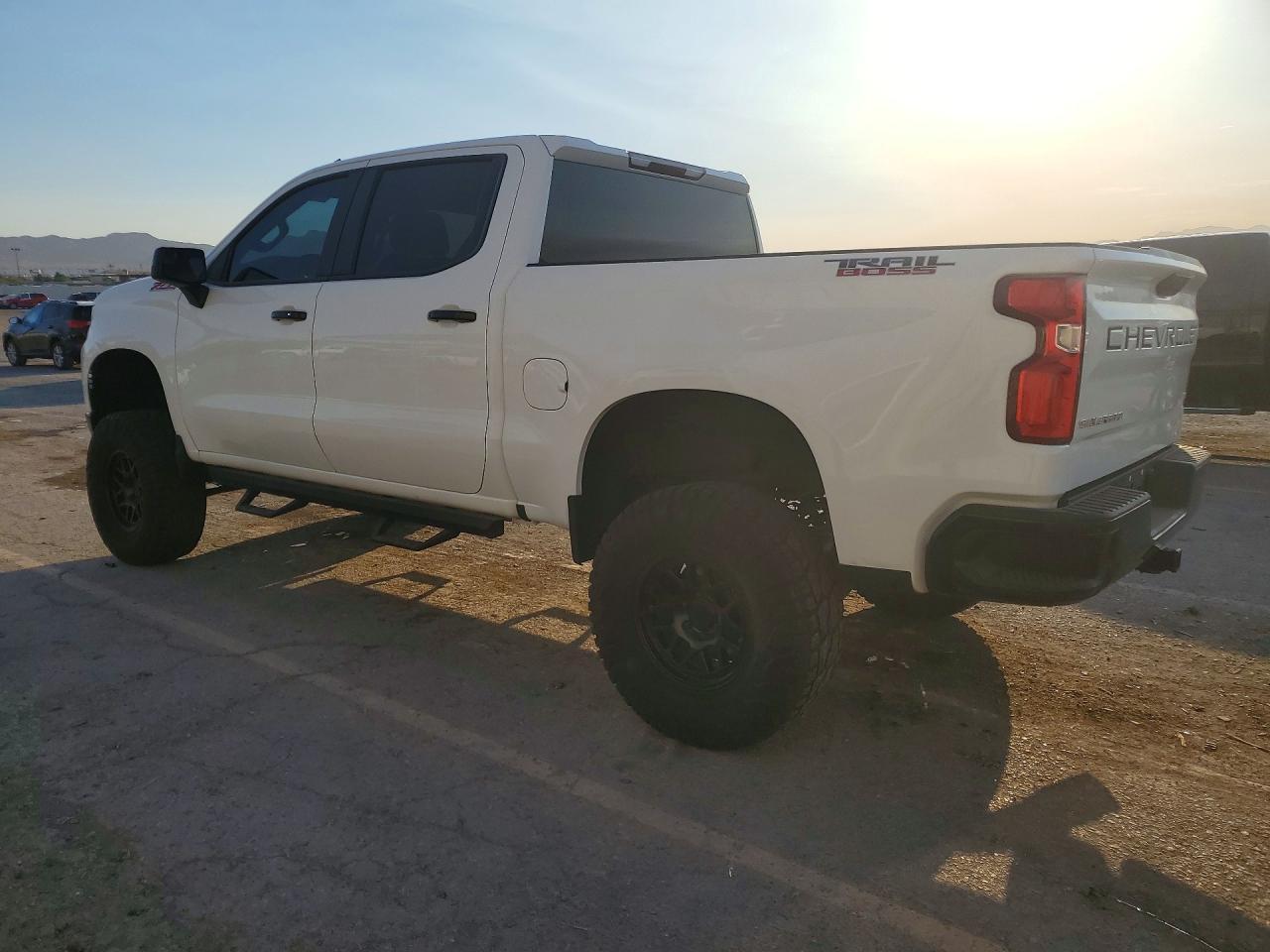 2022 Chevrolet Silverado K1500 Lt Trail Boss - Фото 2