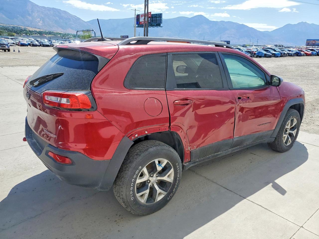 2016 Jeep Cherokee Trailhawk - Image 3