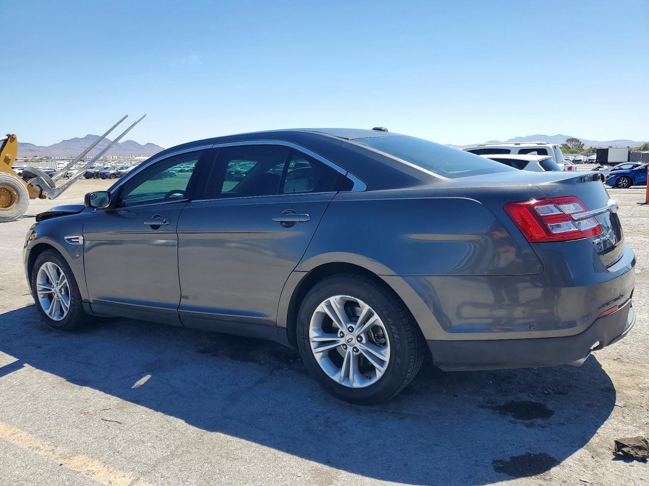 2018 Ford Taurus Se - Фото 2
