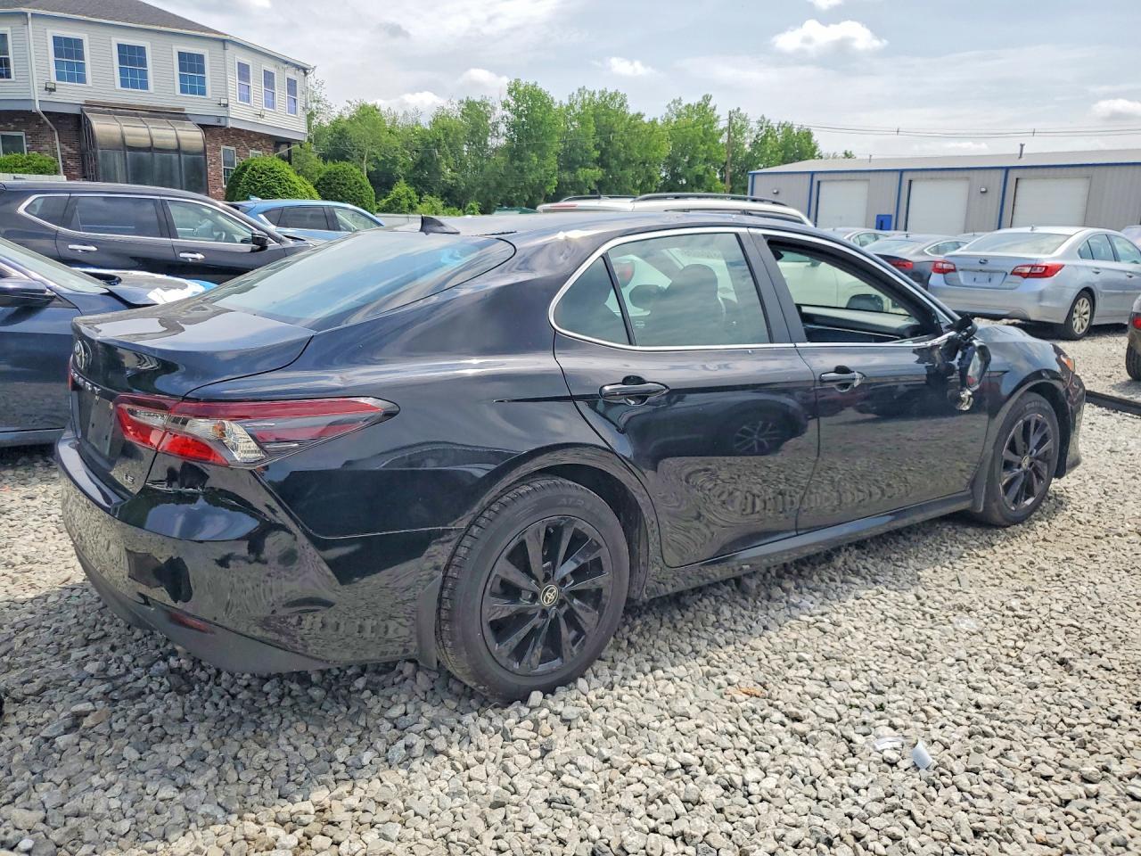 2023 Toyota Camry Le - Image 3