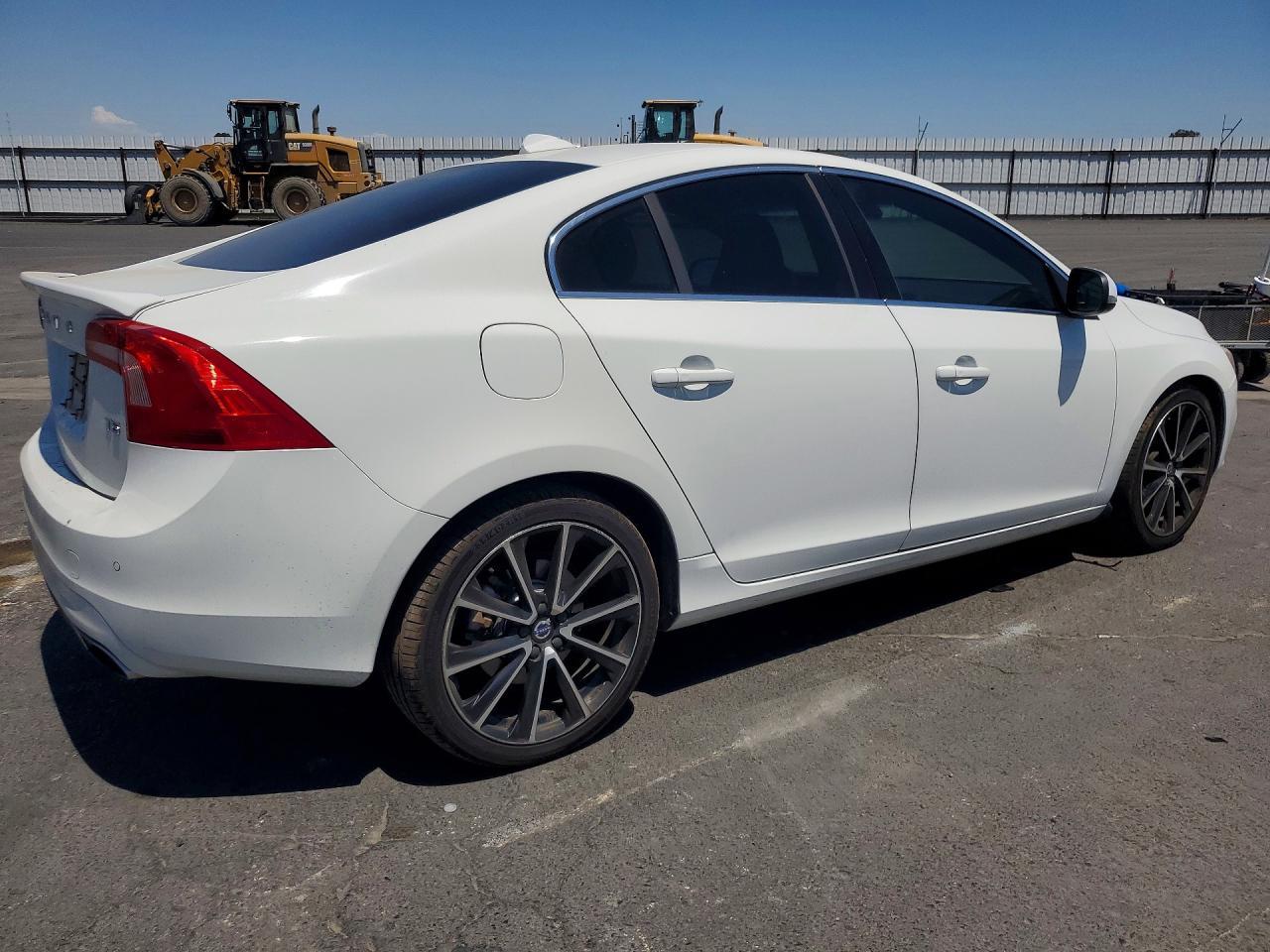 2016 Volvo S60 Premier - Фото 3