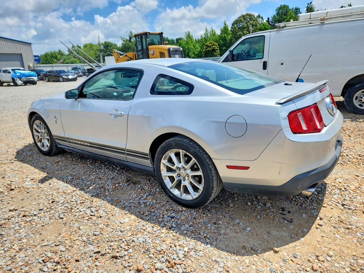 2011 Ford Mustang - Фото 2