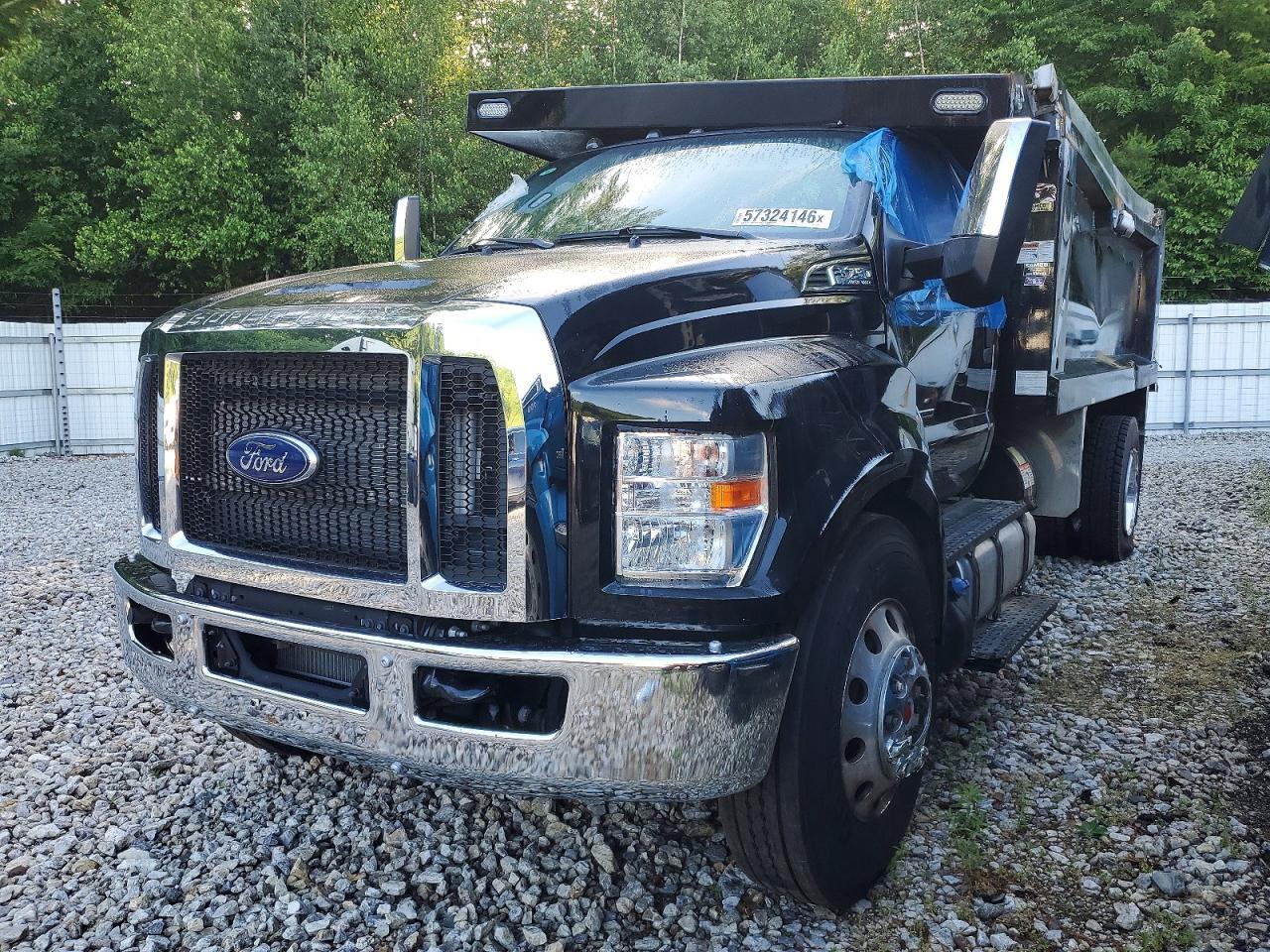 2025 Ford F750 Super Duty Dump Truck - Image 2