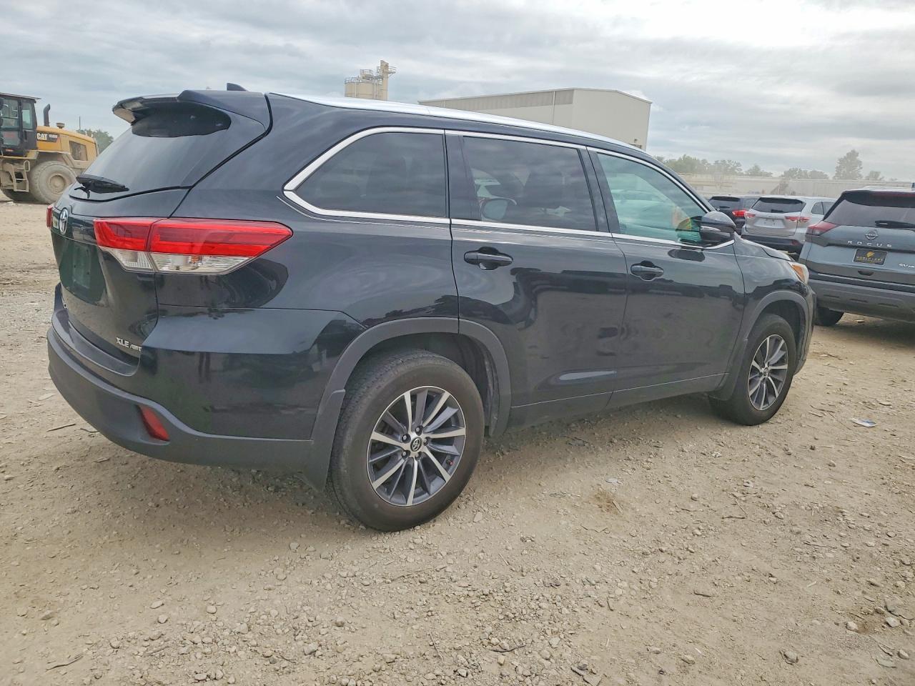 2018 Toyota Highlander Xle - Фото 3
