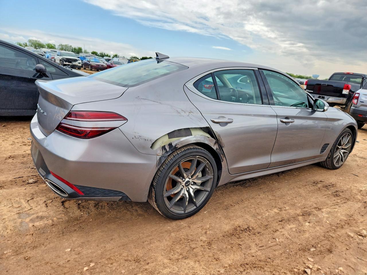 2025 Genesis G70 2.5T Standard - Image 3