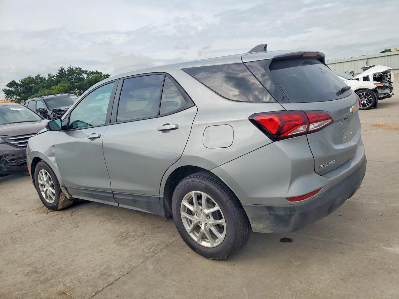 2024 Chevrolet Equinox Ls - Image 2