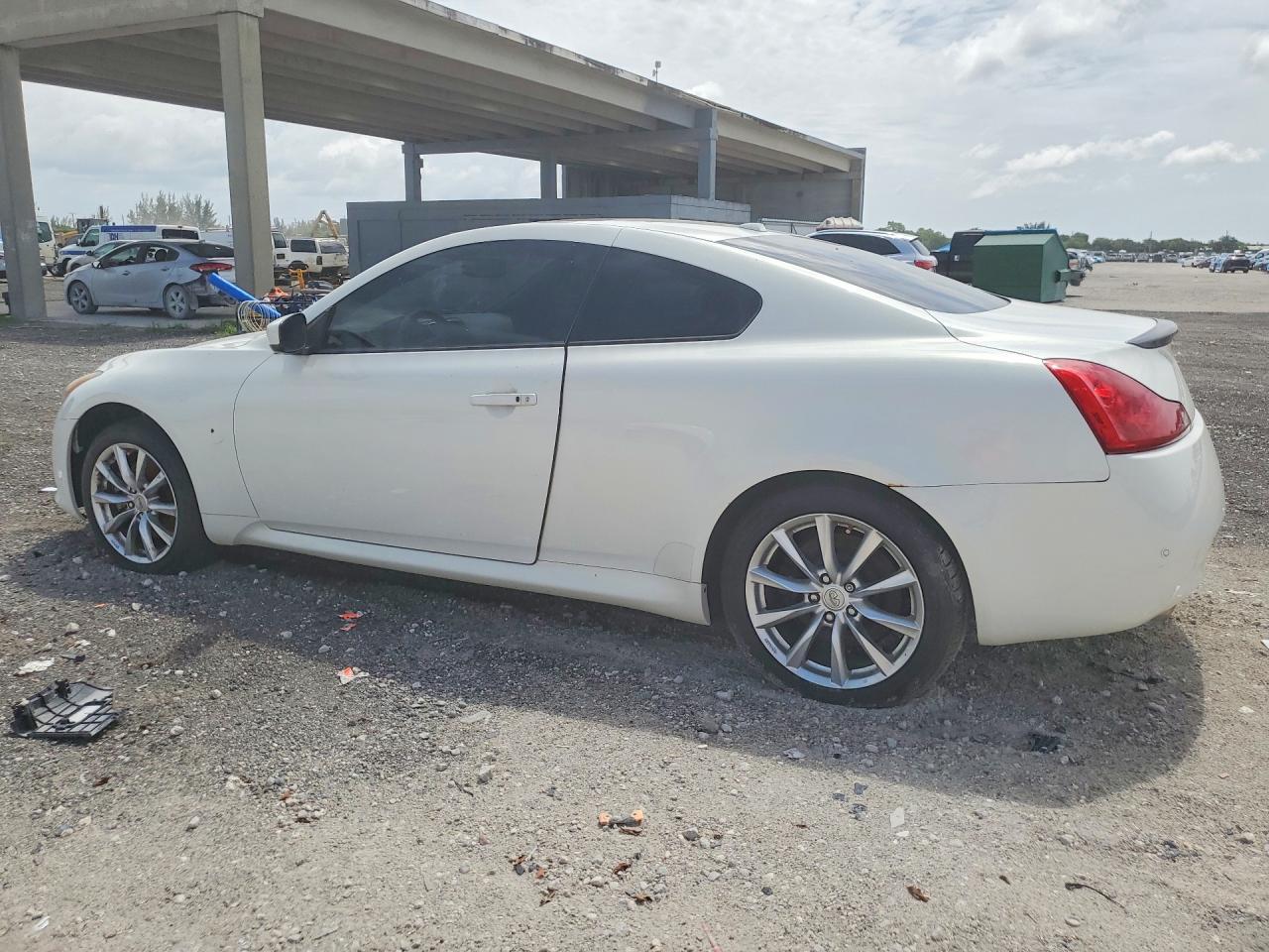 2013 Infiniti G37 Coupe X - Фото 2